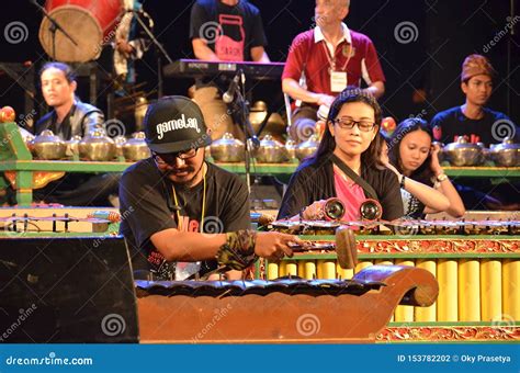 De Yogyakarta Gamelan Festival; Een Verkenning van Traditionele Muziek en Moderne Innovatie