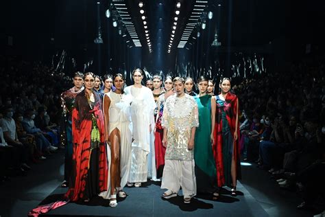   Bangkok Fashion Week: Een Kaleidoskoop van Thai Couture en Creatieve Rebellie